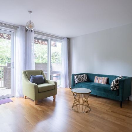 Апартаменты Brand New London Flat With Car Park Экстерьер фото