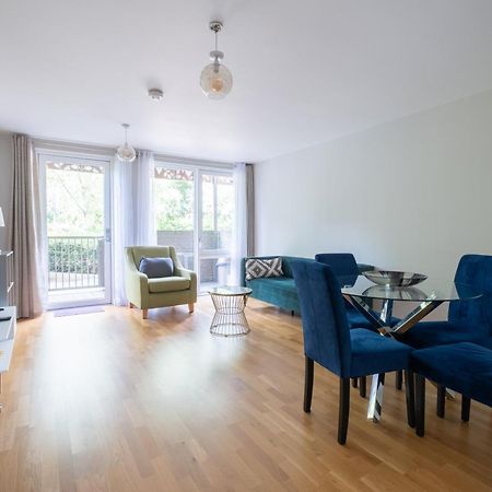 Апартаменты Brand New London Flat With Car Park Экстерьер фото