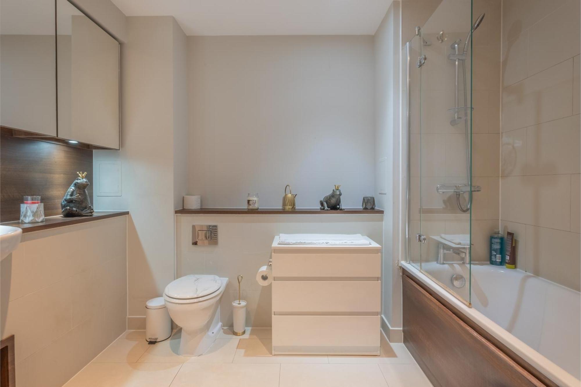 Апартаменты Brand New London Flat With Car Park Экстерьер фото