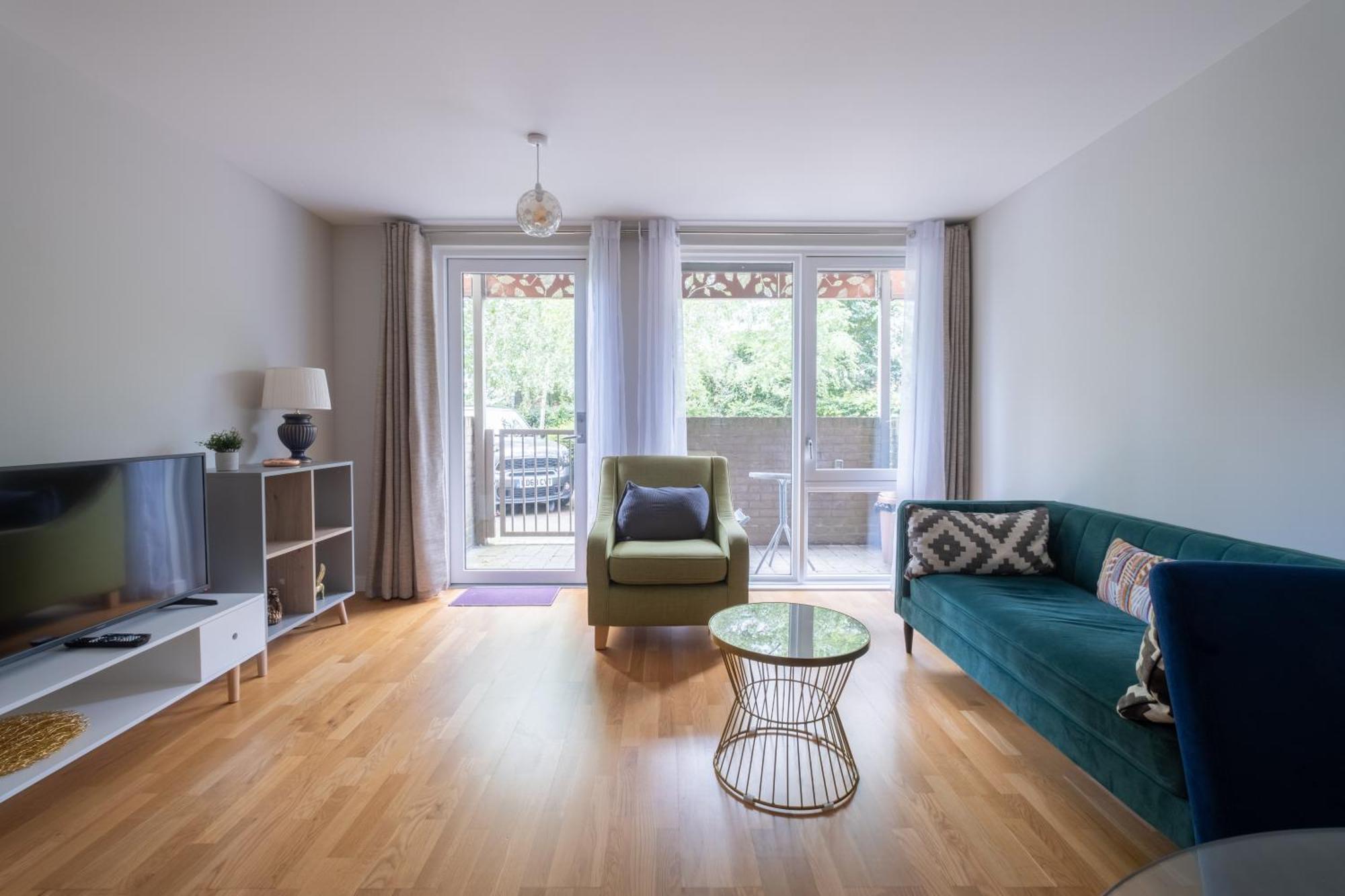 Апартаменты Brand New London Flat With Car Park Экстерьер фото