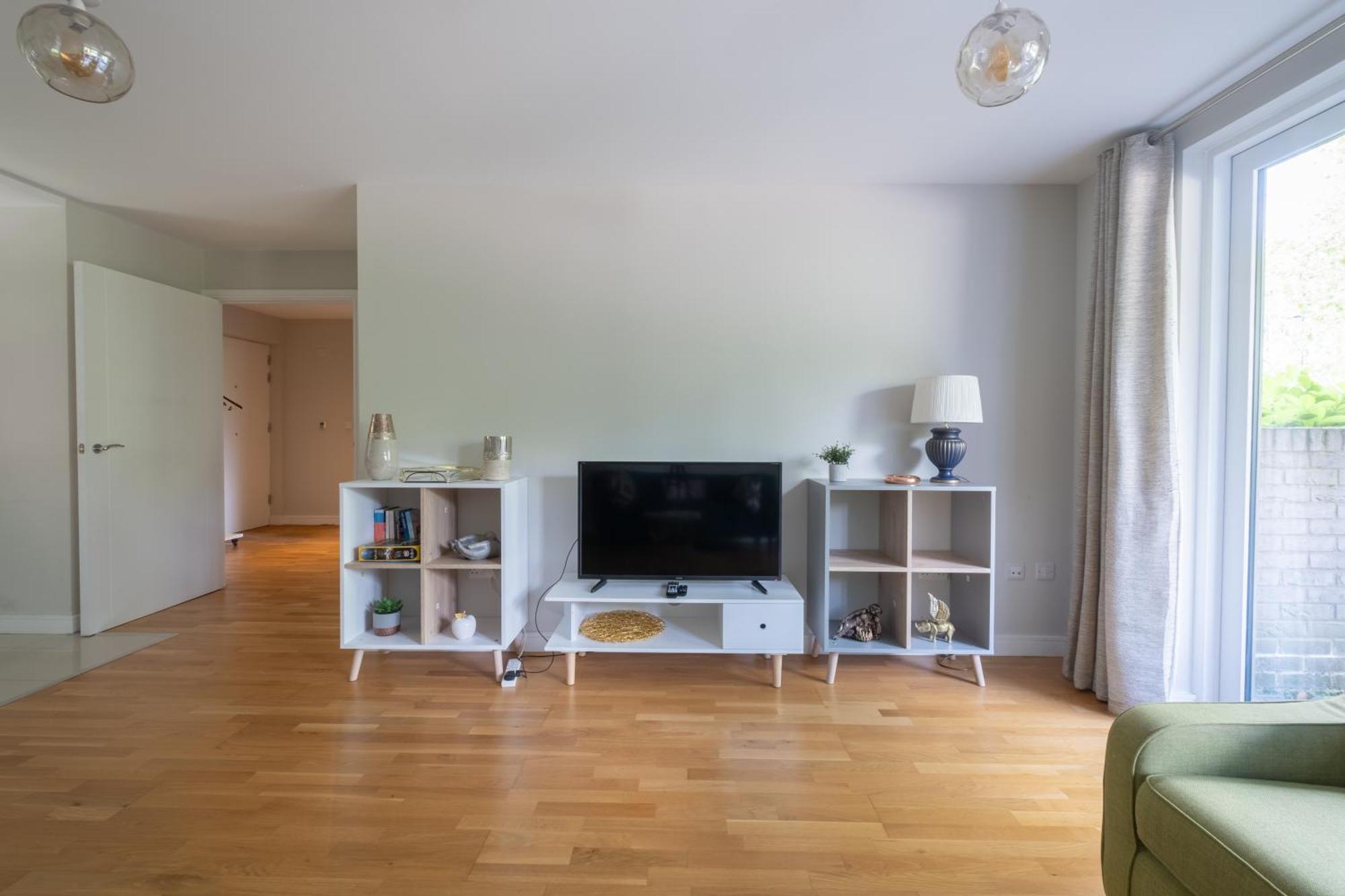 Апартаменты Brand New London Flat With Car Park Экстерьер фото